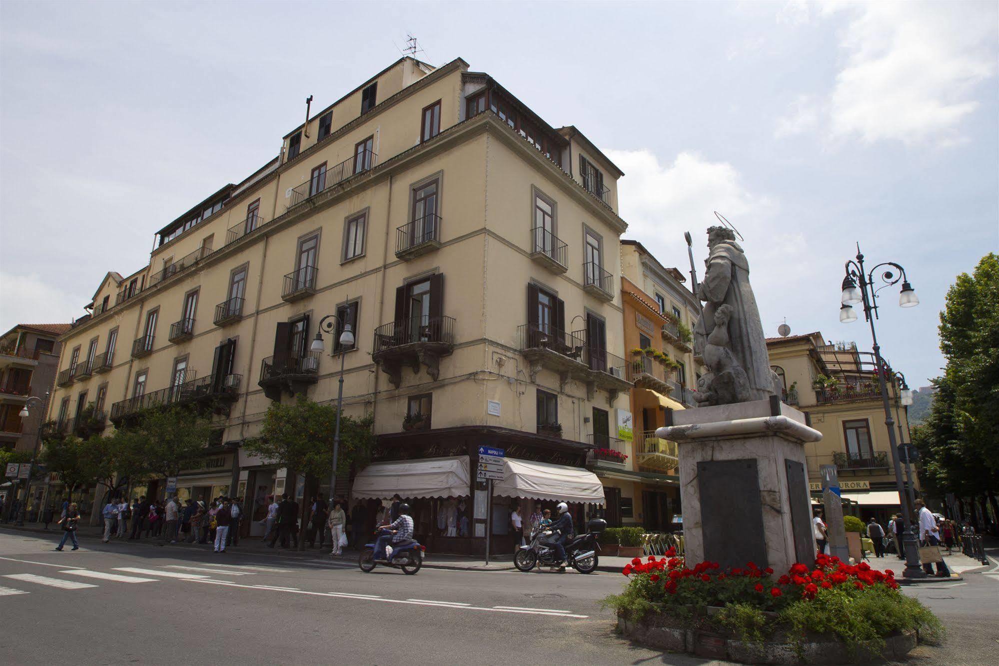 Piazza Tasso B&B Relais Sorrento Ngoại thất bức ảnh